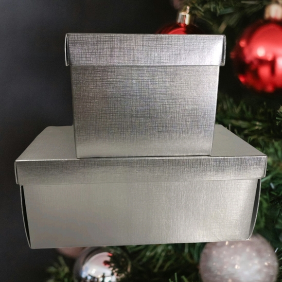 2 Bergdorf Goodman Silver Logo Gift Boxes 6.5x6.5x5.5 + Larger 12x6x5 - Picture 1 of 13